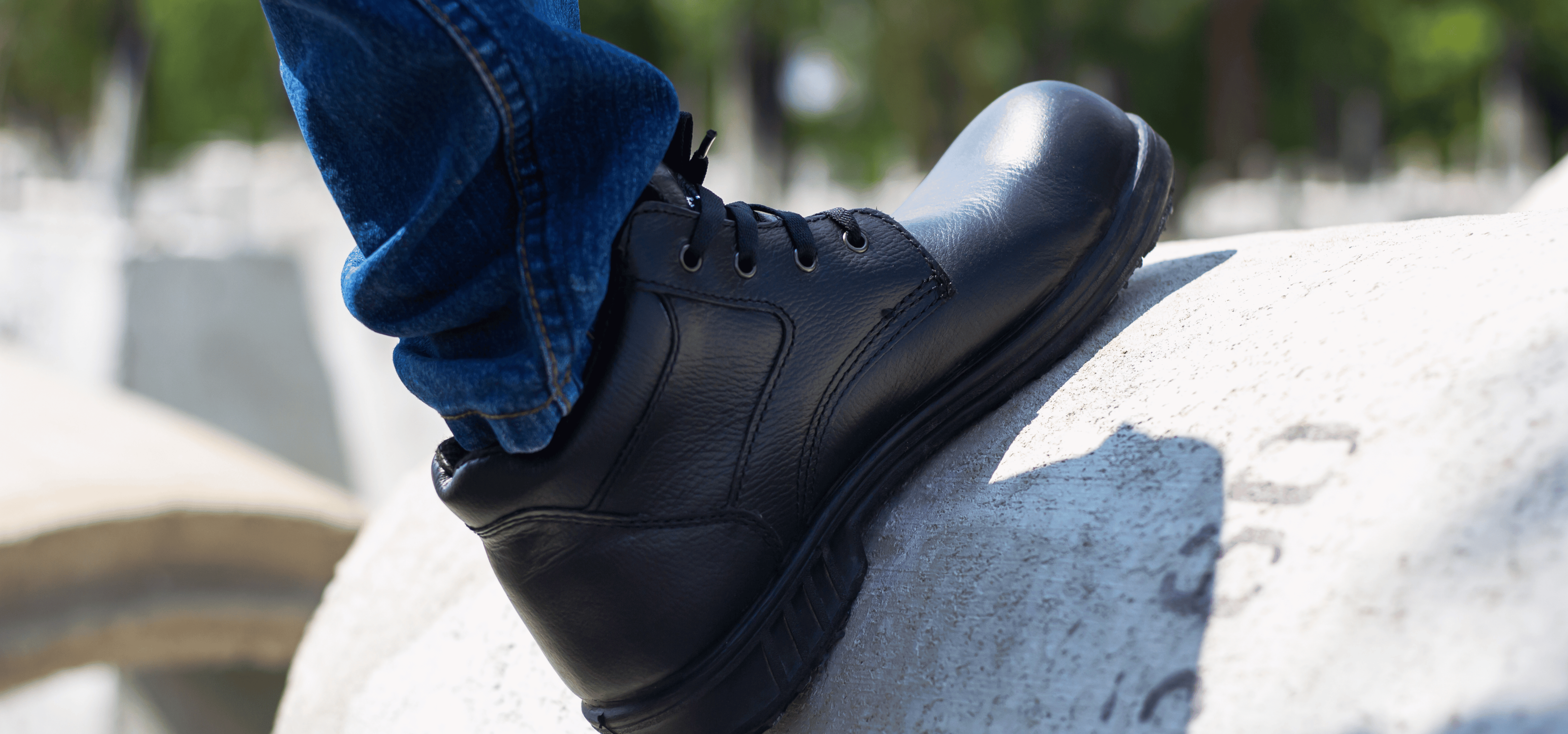 Botas y Zapatos con casquillo de poliamida (Dieléctrico)